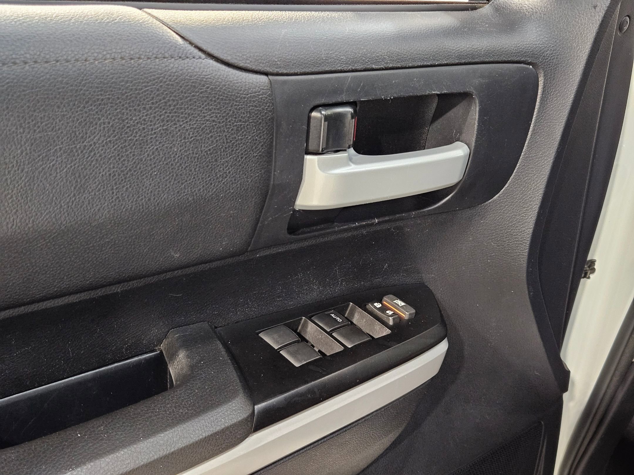 Used 2018 Toyota Tundra SR5 w/ SR5 Upgrade Package image 21