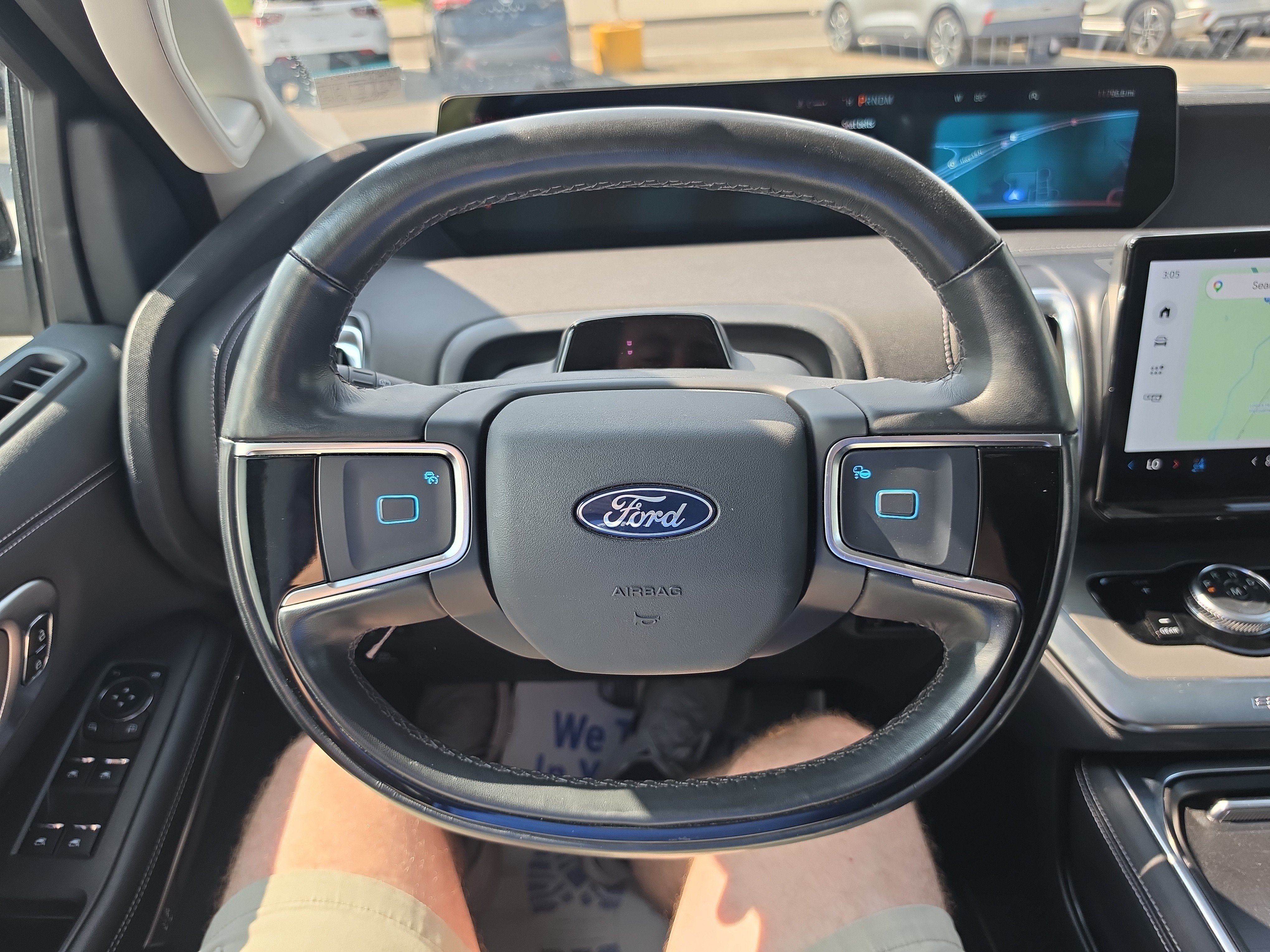 Used 2025 Ford Expedition Platinum w/ Driver's Package AWD/4WD image 17