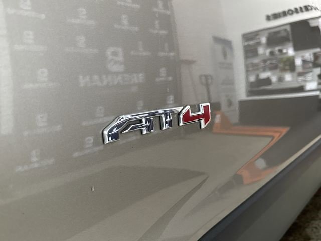 Used 2023 GMC Acadia AT4 w/ Preferred Package image 32