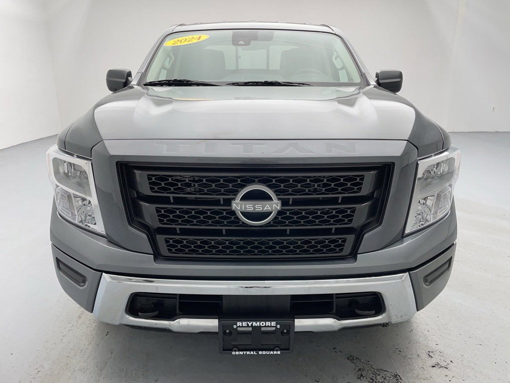 Used 2024 Nissan Titan SV image 4