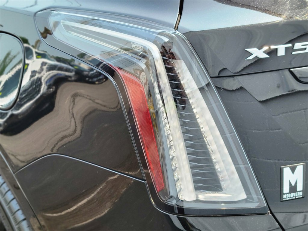 Certified 2022 Cadillac XT5 Sportv w/ LPO, ONYX Package image 8