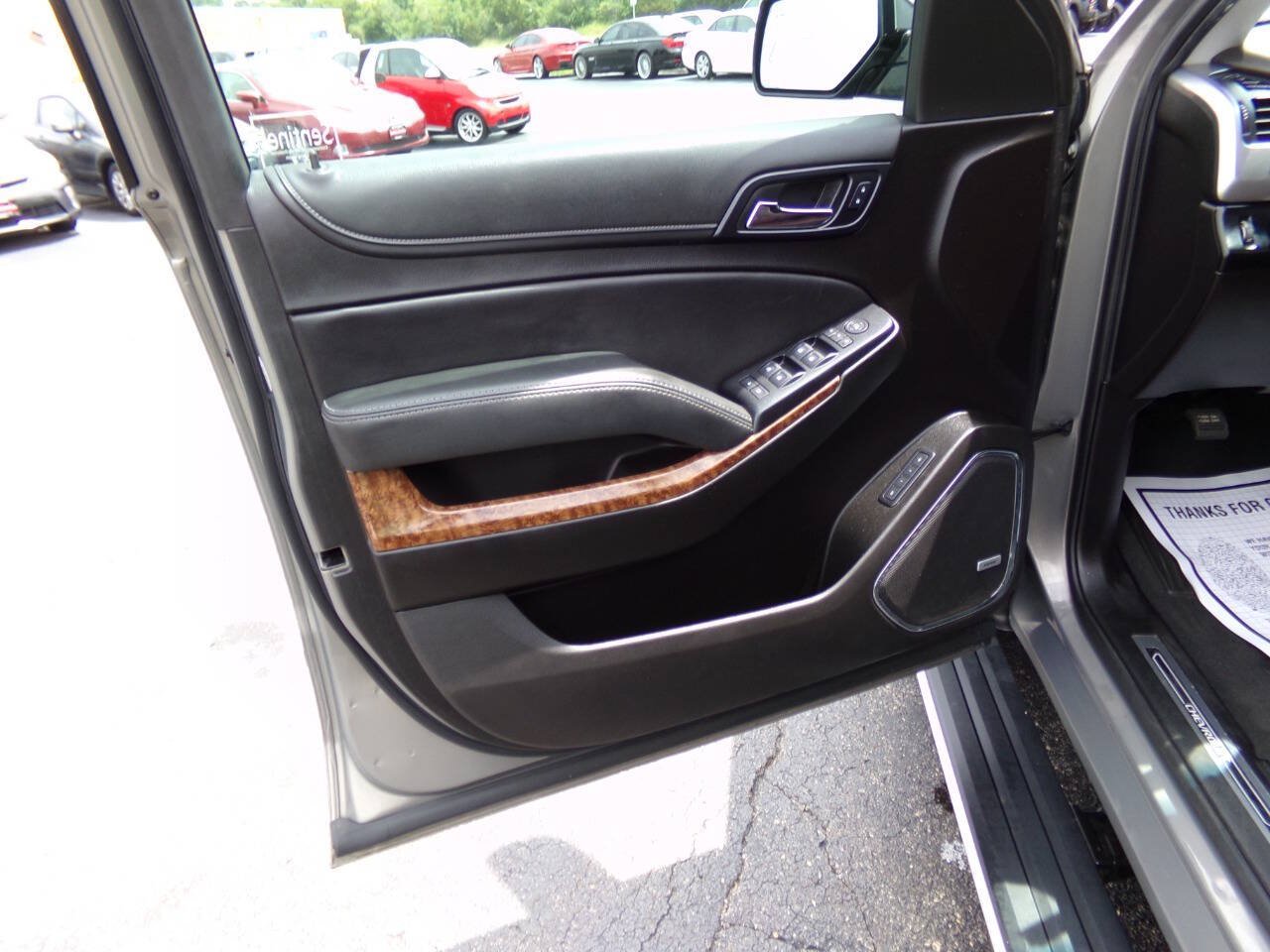 Used 2019 Chevrolet Suburban Premier w/ Premier Plus Edition AWD/4WD image 13