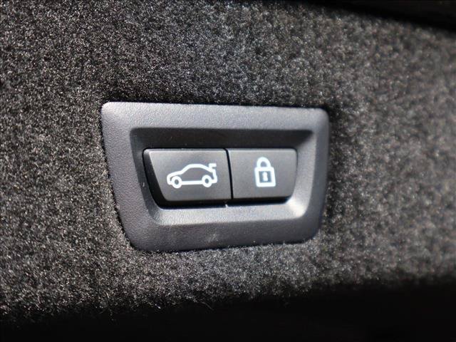 Used 2020 BMW 745e xDrive AWD/4WD image 7