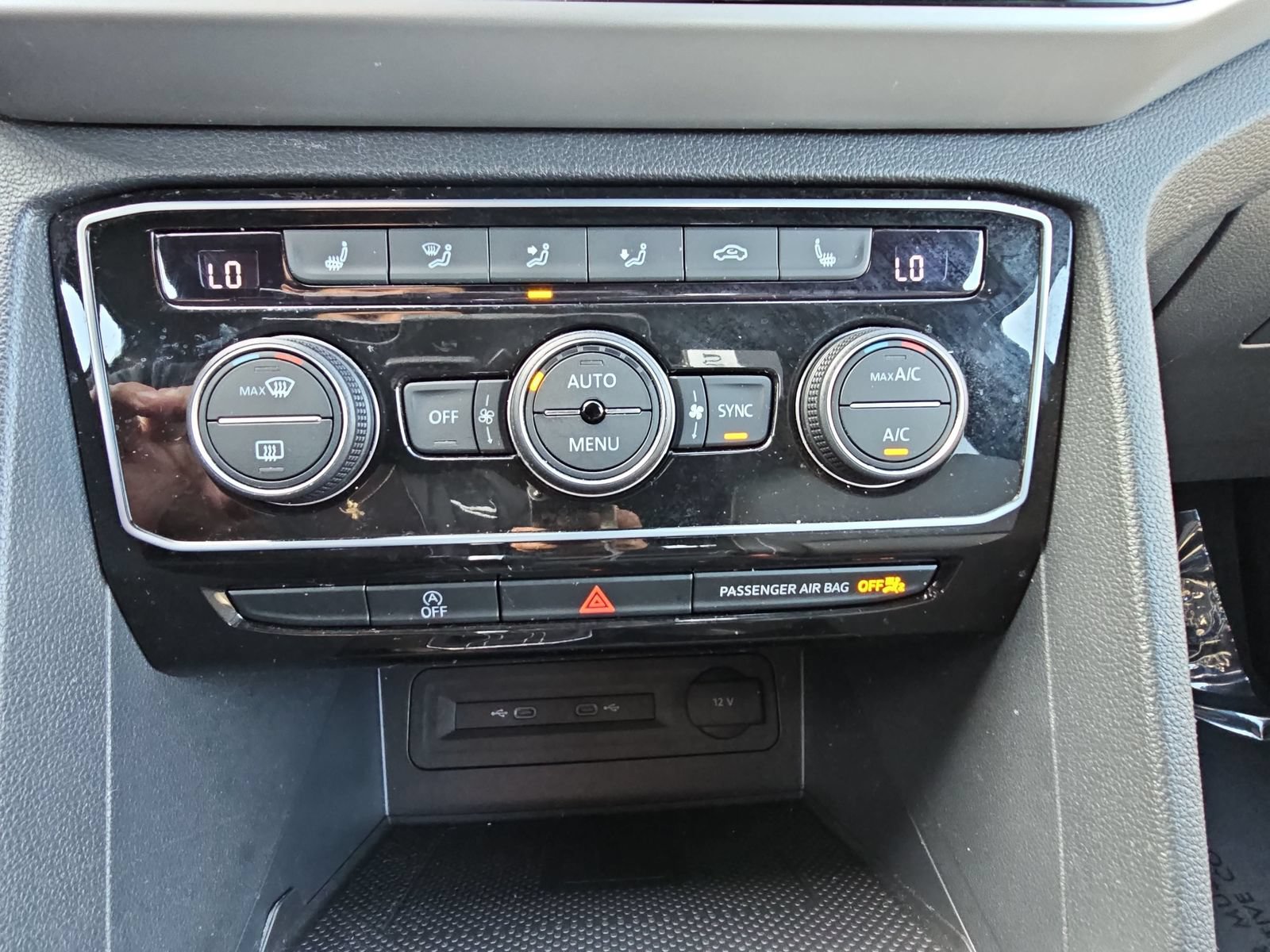 Used 2023 Volkswagen Atlas Cross Sport SE w/ Panoramic Sunroof Package FWD image 23