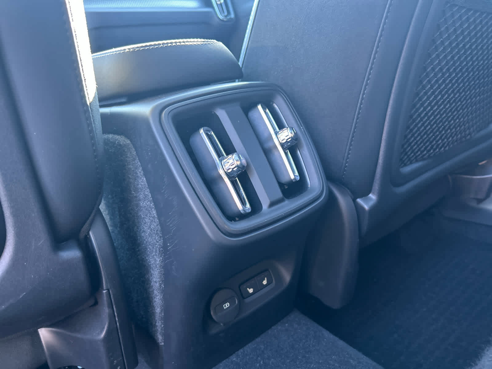 Used 2023 Volvo XC40 B5 Plus w/ Driver Assist Package image 37