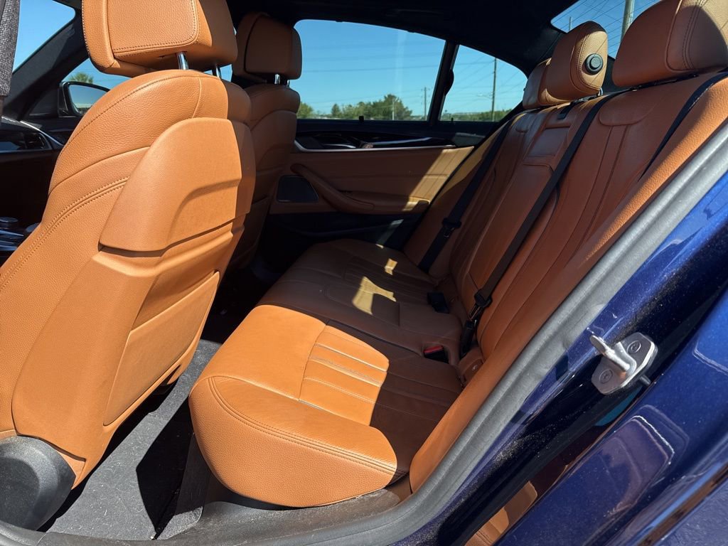 Used 2018 BMW M550i xDrive image 9