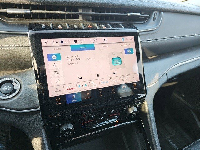 Used 2022 Jeep Grand Cherokee L Limited w/ Luxury Tech Group II image 23