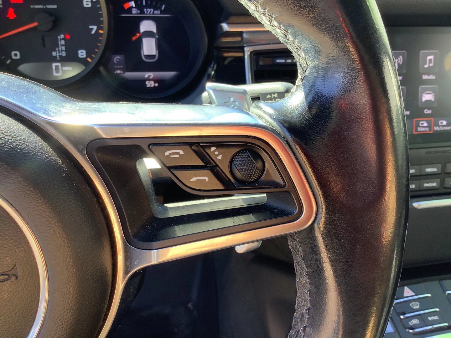Used 2018 Porsche Macan Sport Edition AWD/4WD image 32