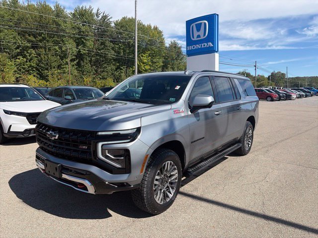 Used 2025 Chevrolet Suburban Z71 AWD/4WD image 3