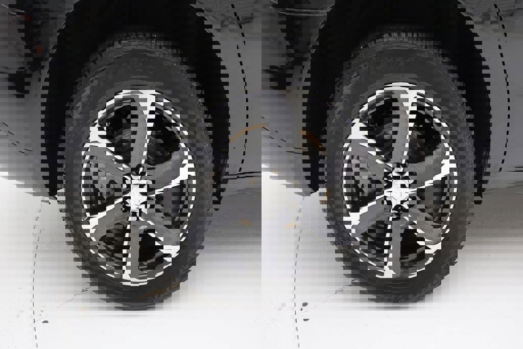 Used 2022 Buick Enclave Essence w/ Experience Buick Package image 11