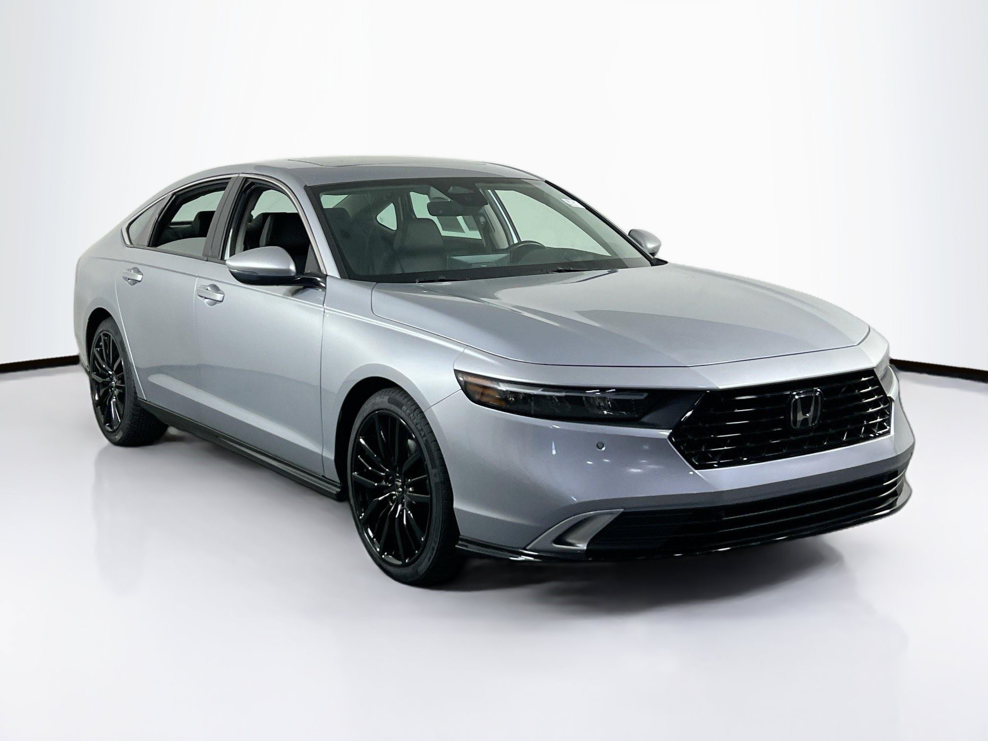 Used 2023 Honda Accord Touring image 3