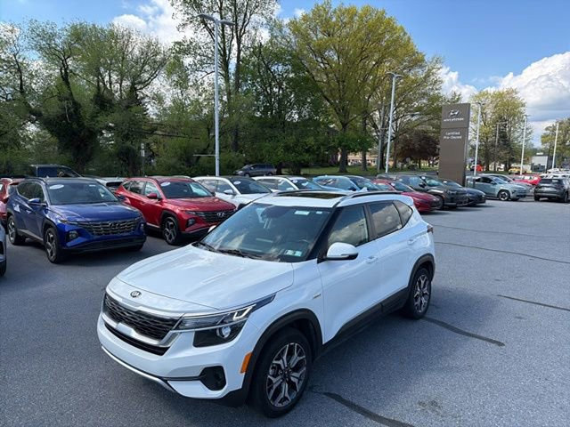 Used 2021 Kia Seltos EX image 2