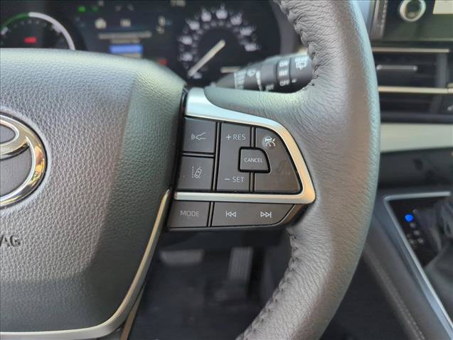 Certified 2025 Toyota Sienna XLE FWD image 17