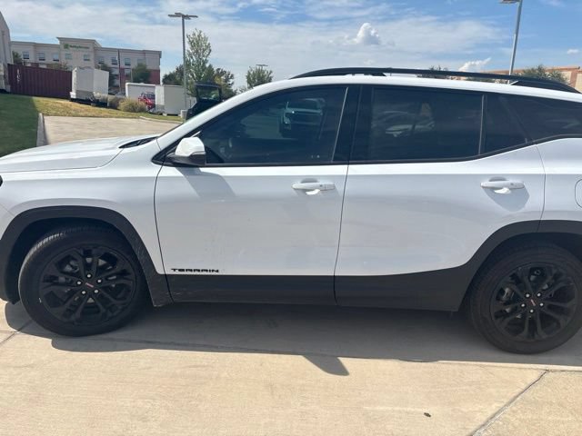Used 2022 GMC Terrain SLT w/ Infotainment Package II FWD image 5