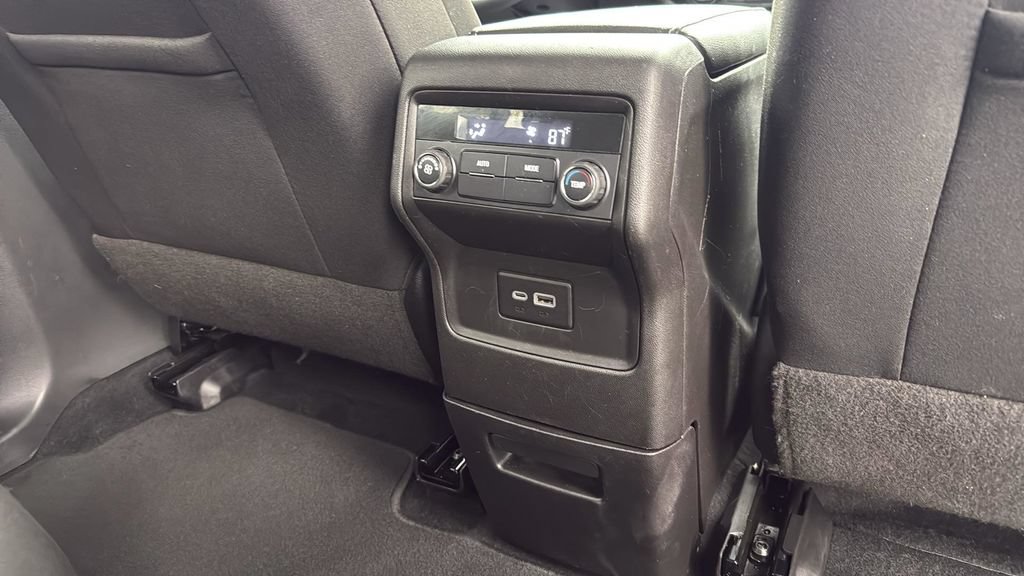 Used 2023 GMC Acadia SLE FWD image 27