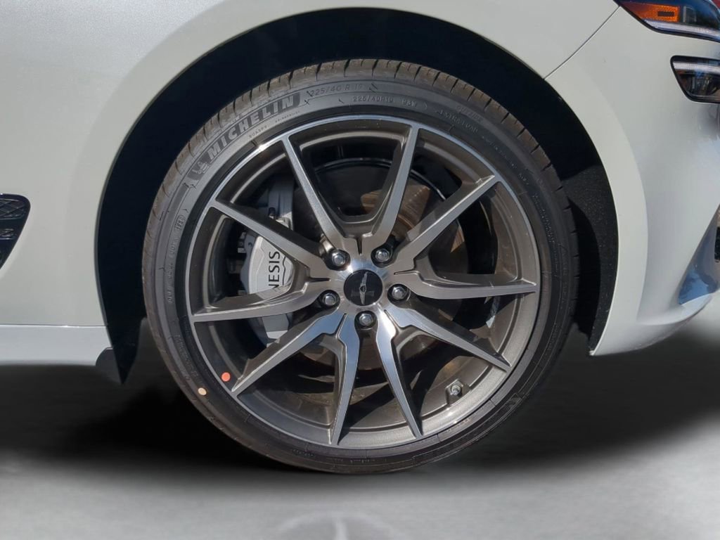 Used 2025 Genesis G70 2.5T image 32