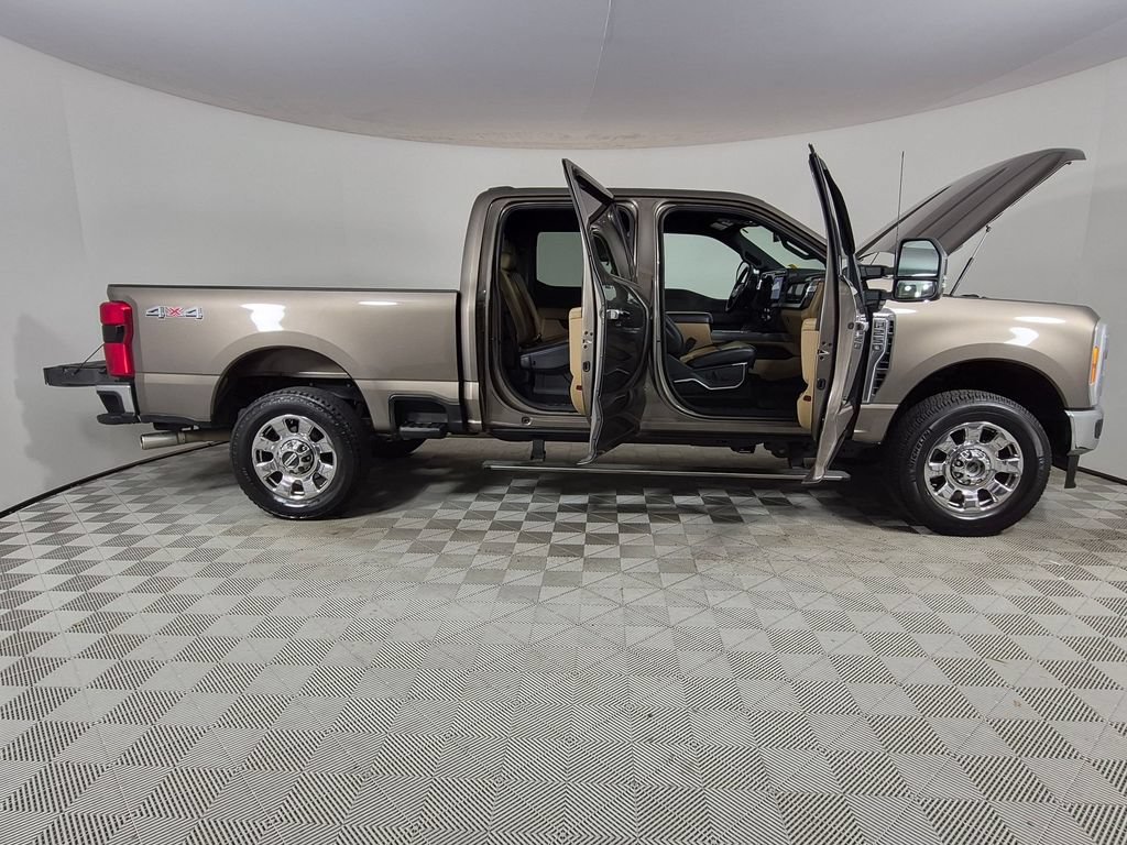 Used 2023 Ford F250 Lariat w/ Chrome Package AWD/4WD image 9