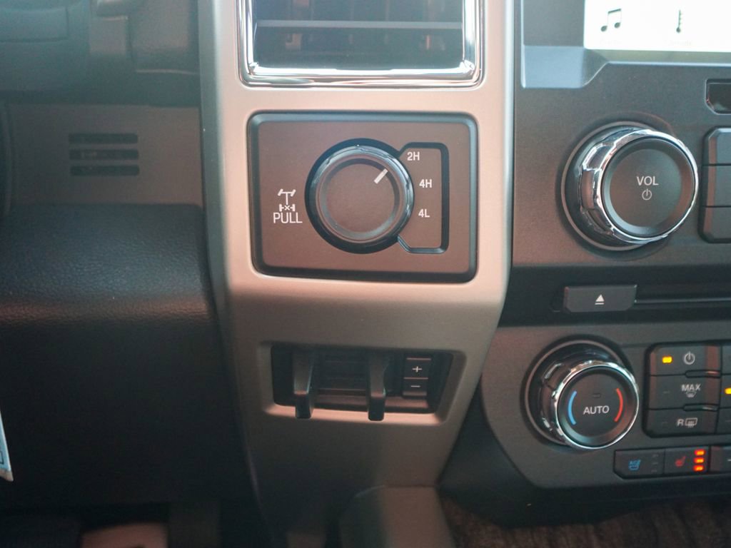 Used 2018 Ford F250 Lariat w/ Chrome Package image 28