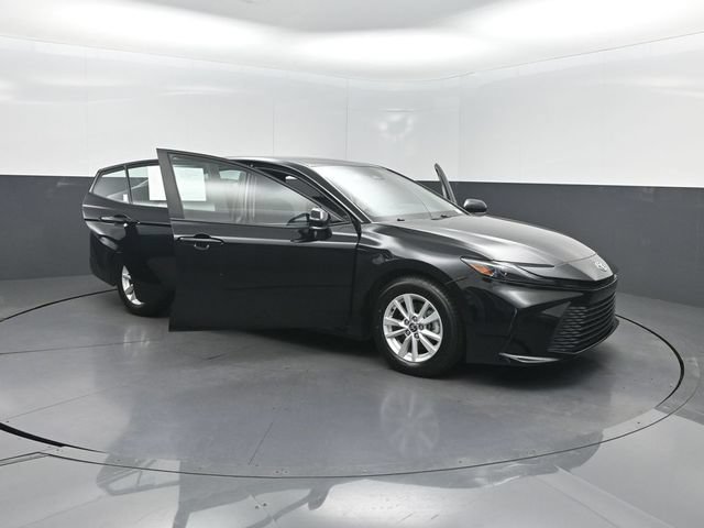 Used 2025 Toyota Camry LE FWD image 36