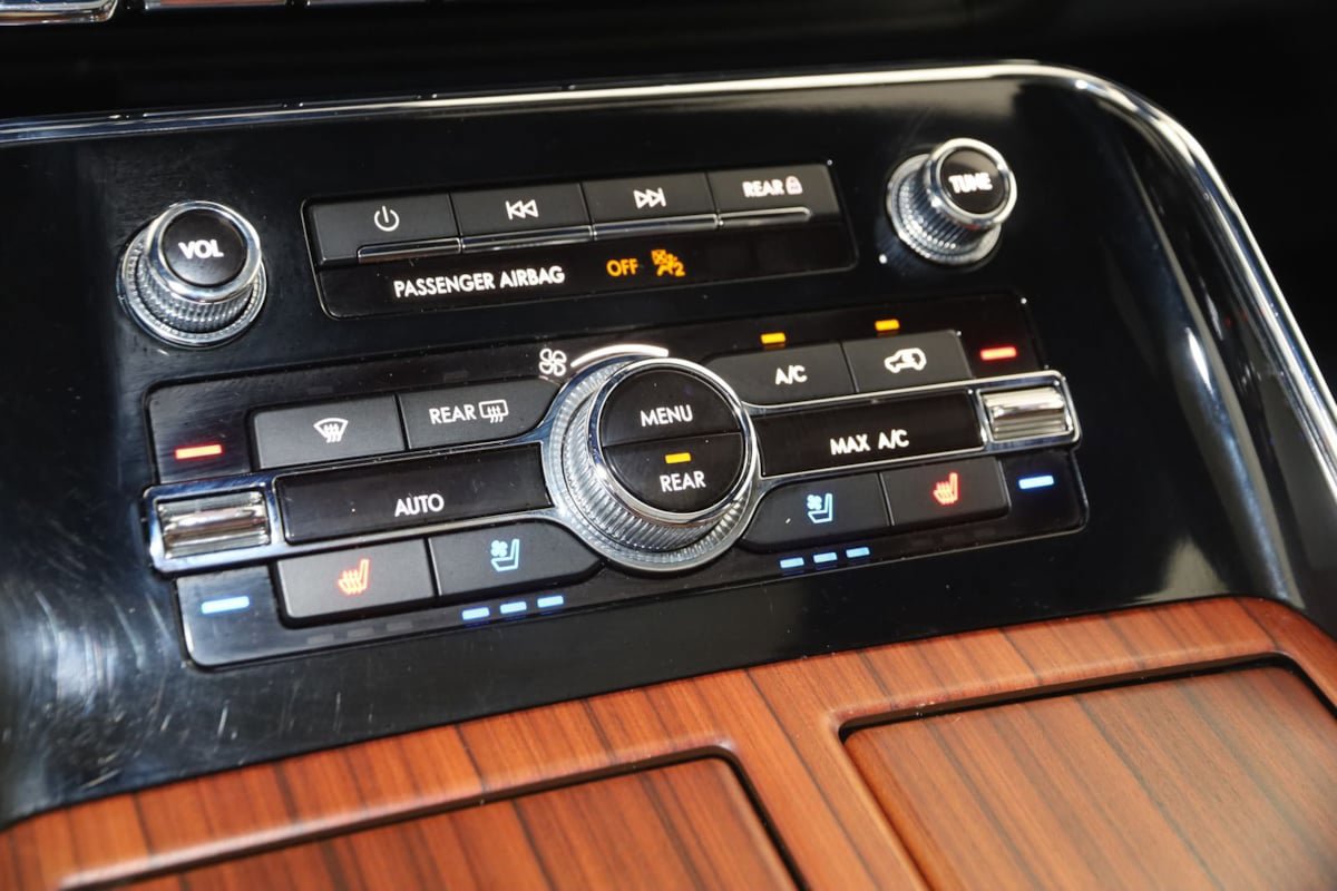 Used 2024 Lincoln Navigator Reserve AWD/4WD image 32