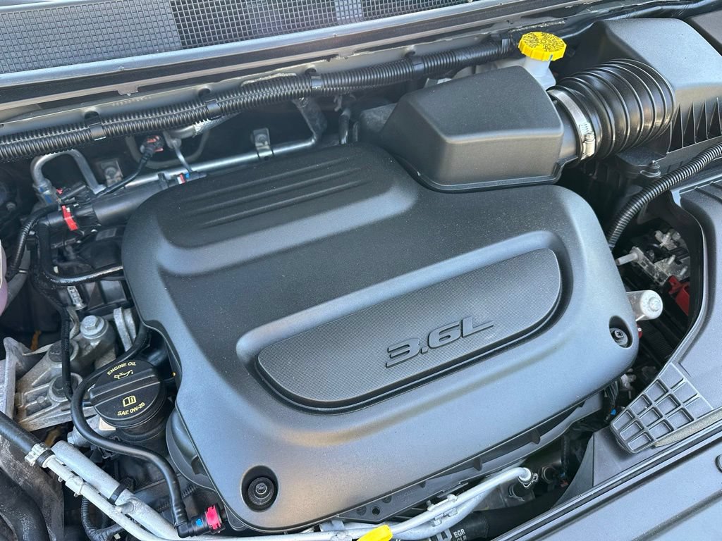 Used 2025 Chrysler Pacifica Limited FWD image 27