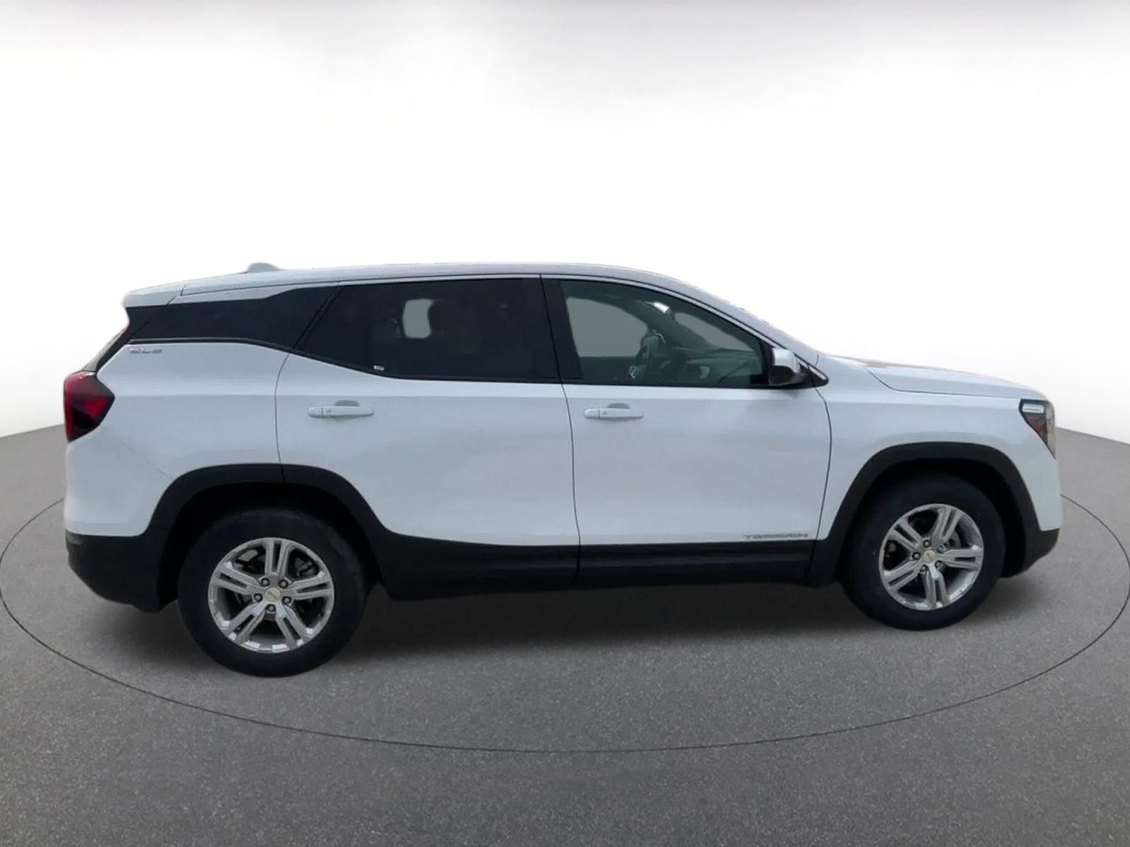 Used 2024 GMC Terrain SLE image 16