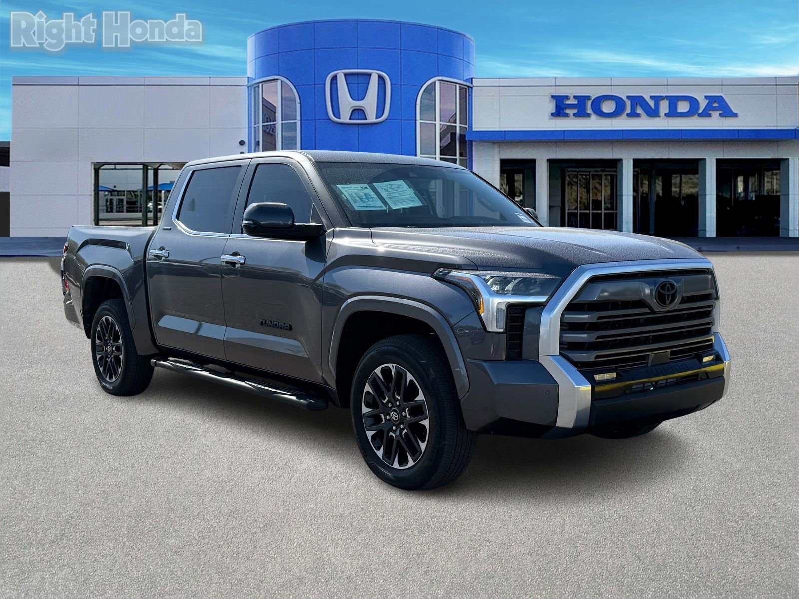 Used 2025 Toyota Tundra Limited AWD/4WD image 10