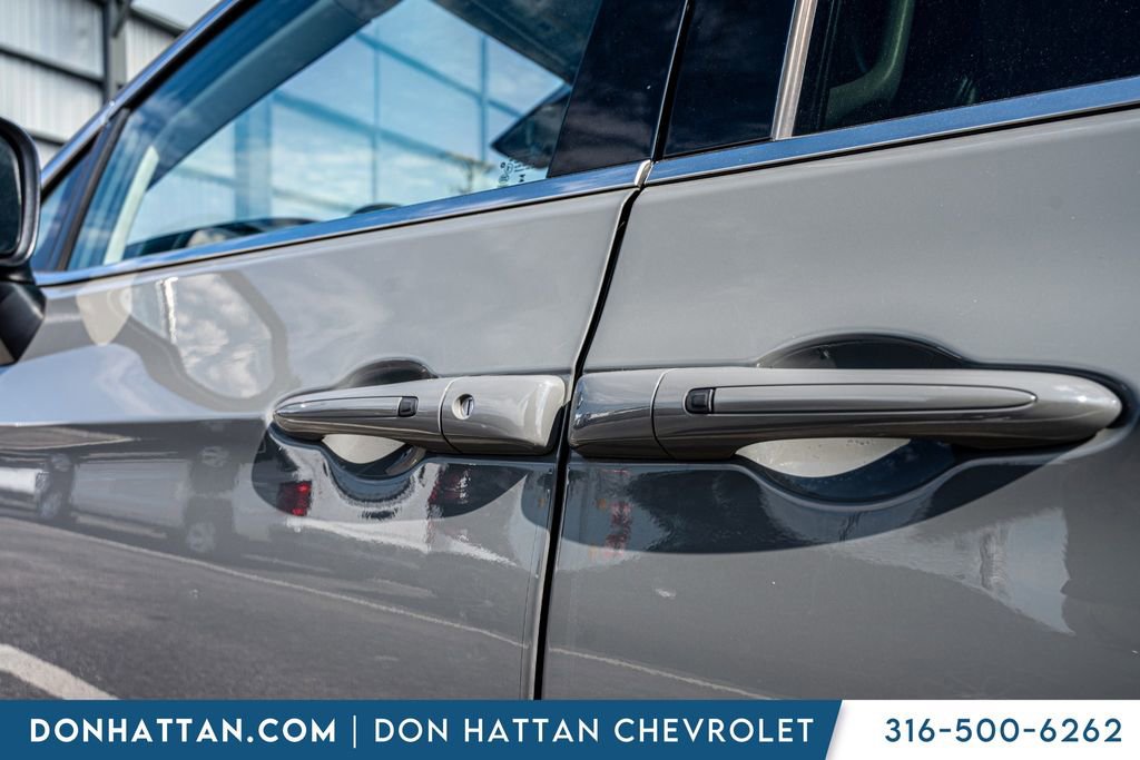 Used 2023 Chrysler Pacifica Touring-L image 31