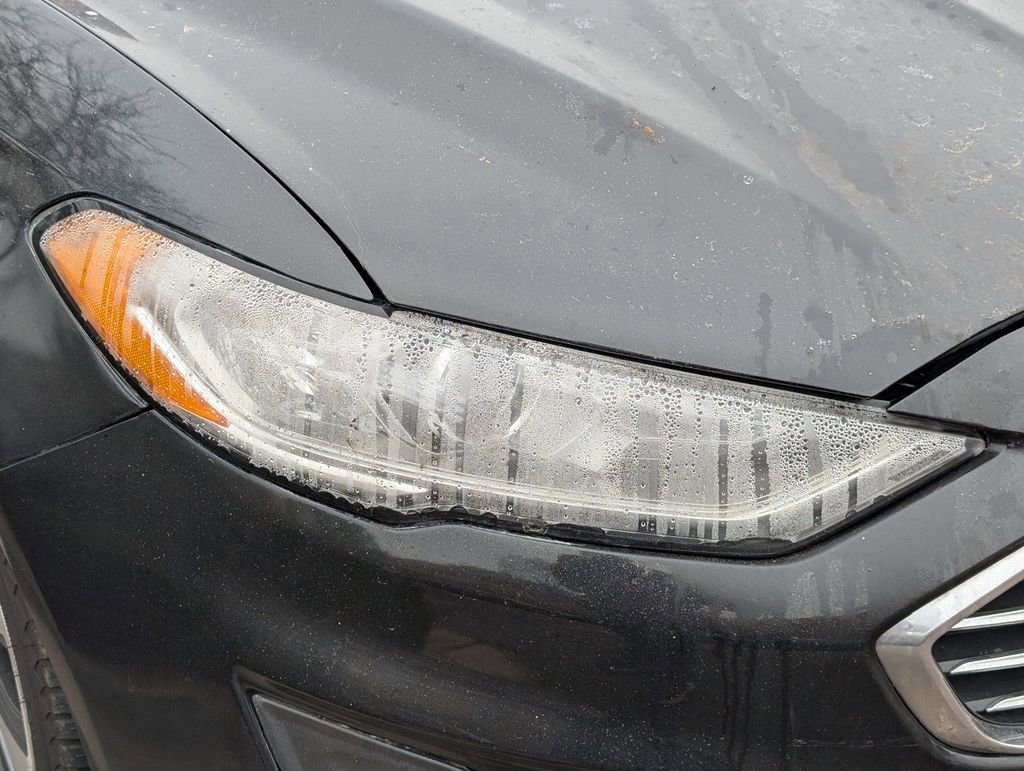 Used 2020 Ford Fusion SE image 12