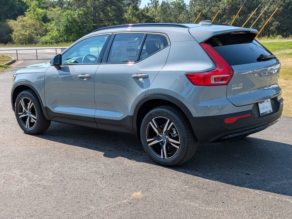 New 2026 Volvo XC40 B5 Core AWD/4WD image 4