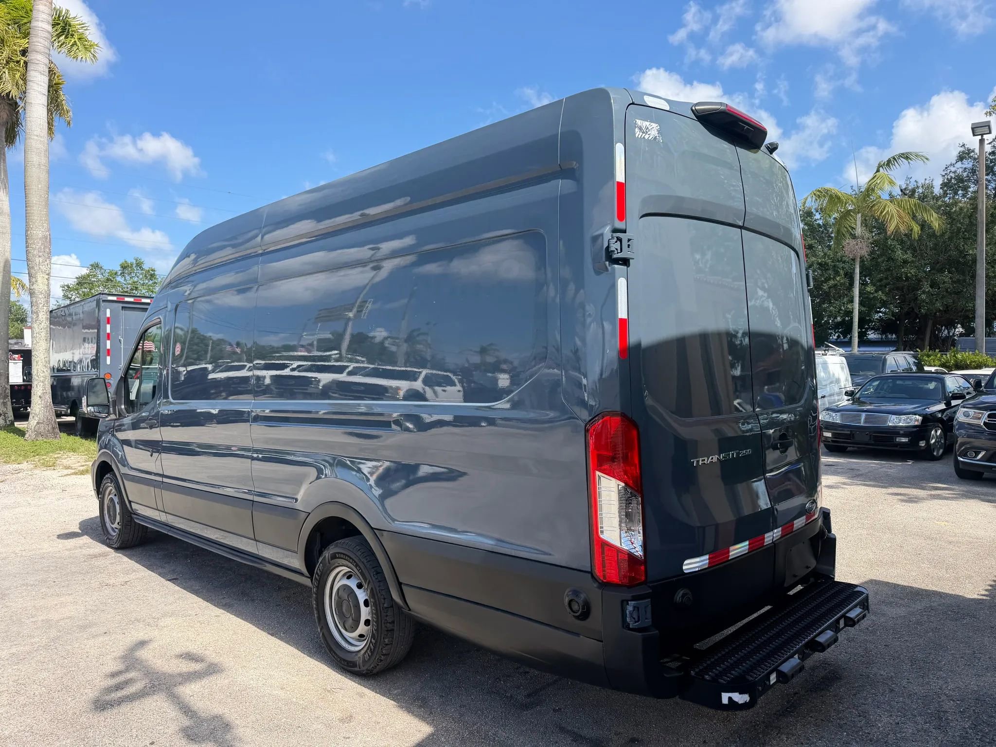 Used 2020 Ford Transit 250 148 High Roof Extended RWD image 3