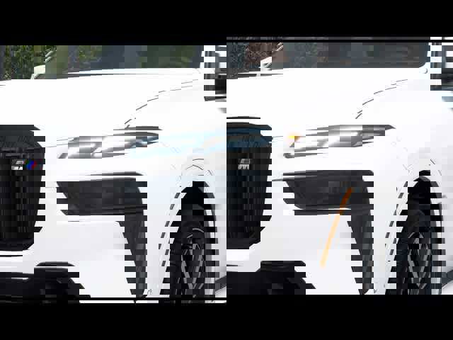 New 2025 BMW X7 M60i w/ Climate Comfort Package image 31