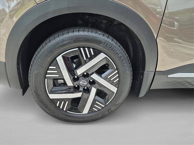Certified 2025 Nissan Kicks SV w/ SV Premium Package FWD image 23
