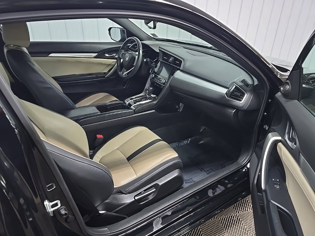 Used 2018 Honda Civic Touring image 16