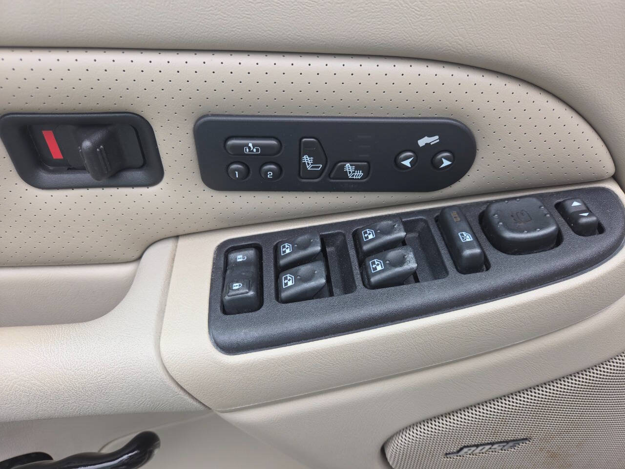 Used 2004 Cadillac Escalade AWD image 16