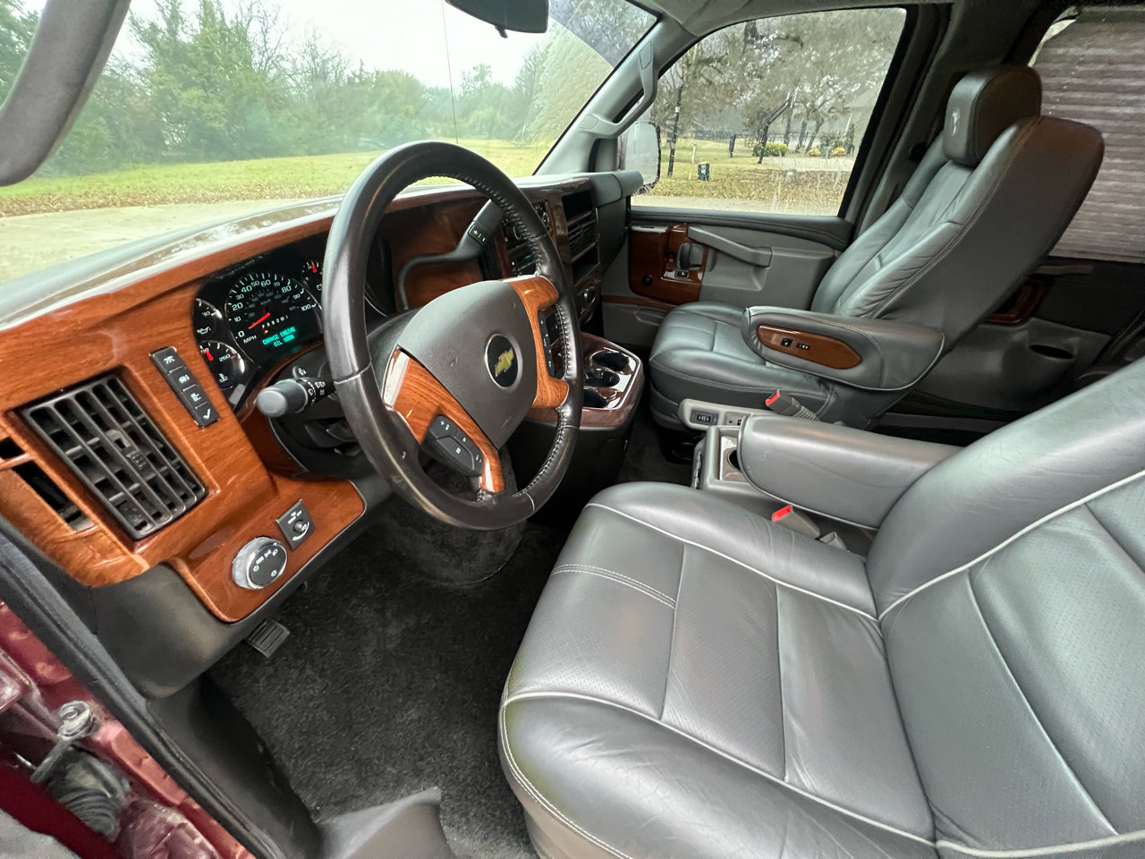 Used 2017 Chevrolet Express 2500 image 19