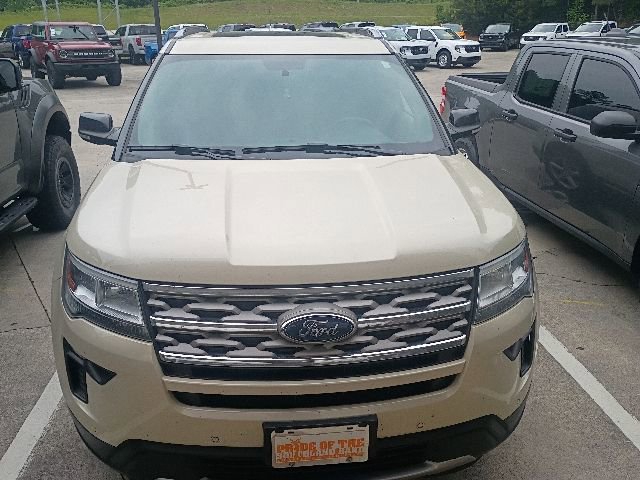 Used 2018 Ford Explorer XLT w/ Equipment Group 202A FWD image 2