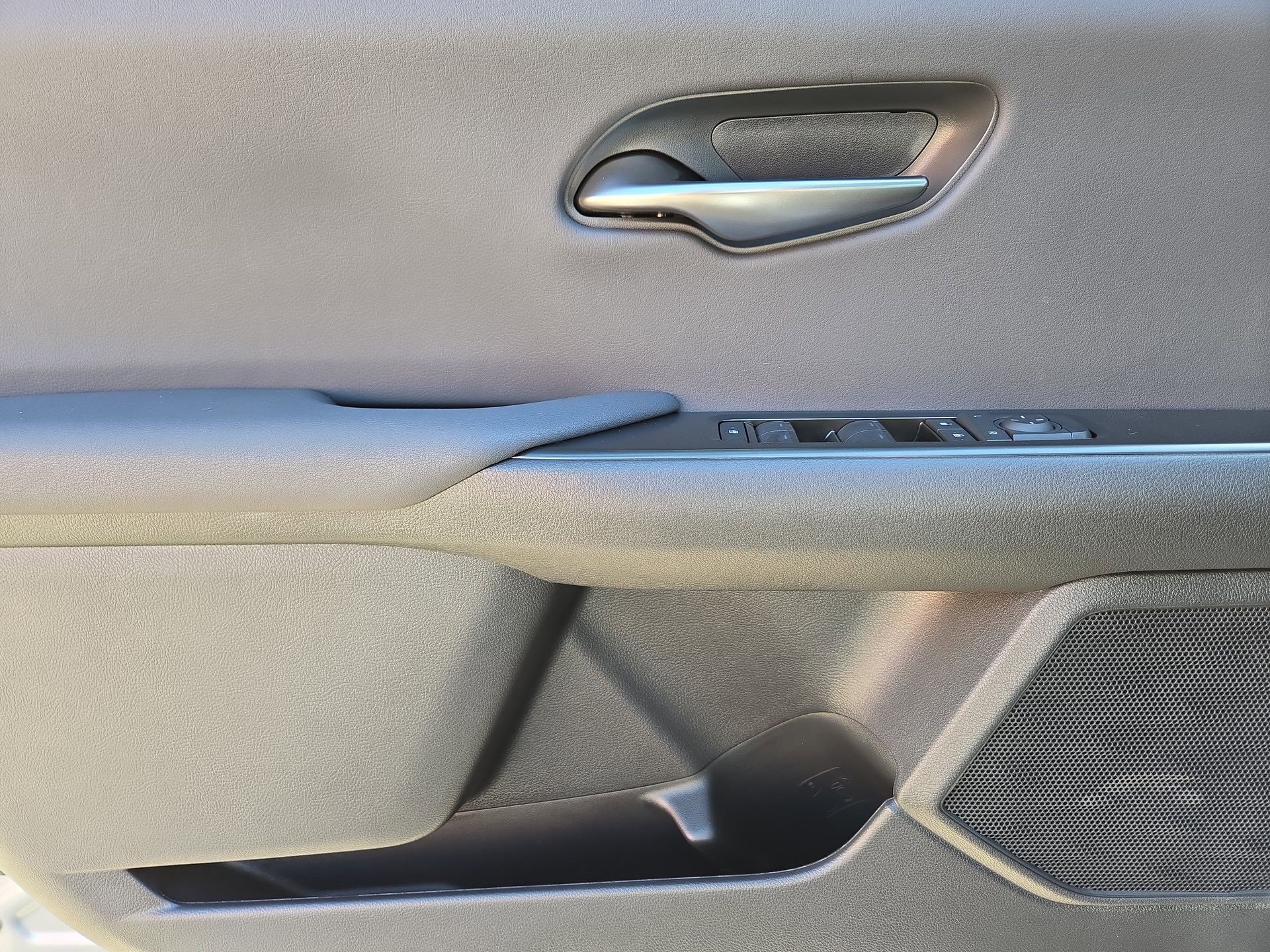 New 2025 Lexus UX 300h FWD image 15