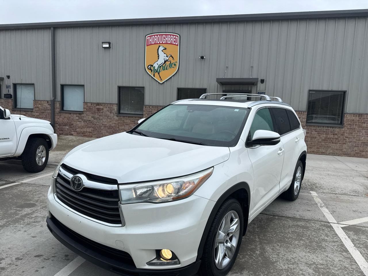 Used 2014 Toyota Highlander Limited Platinum AWD/4WD image 3