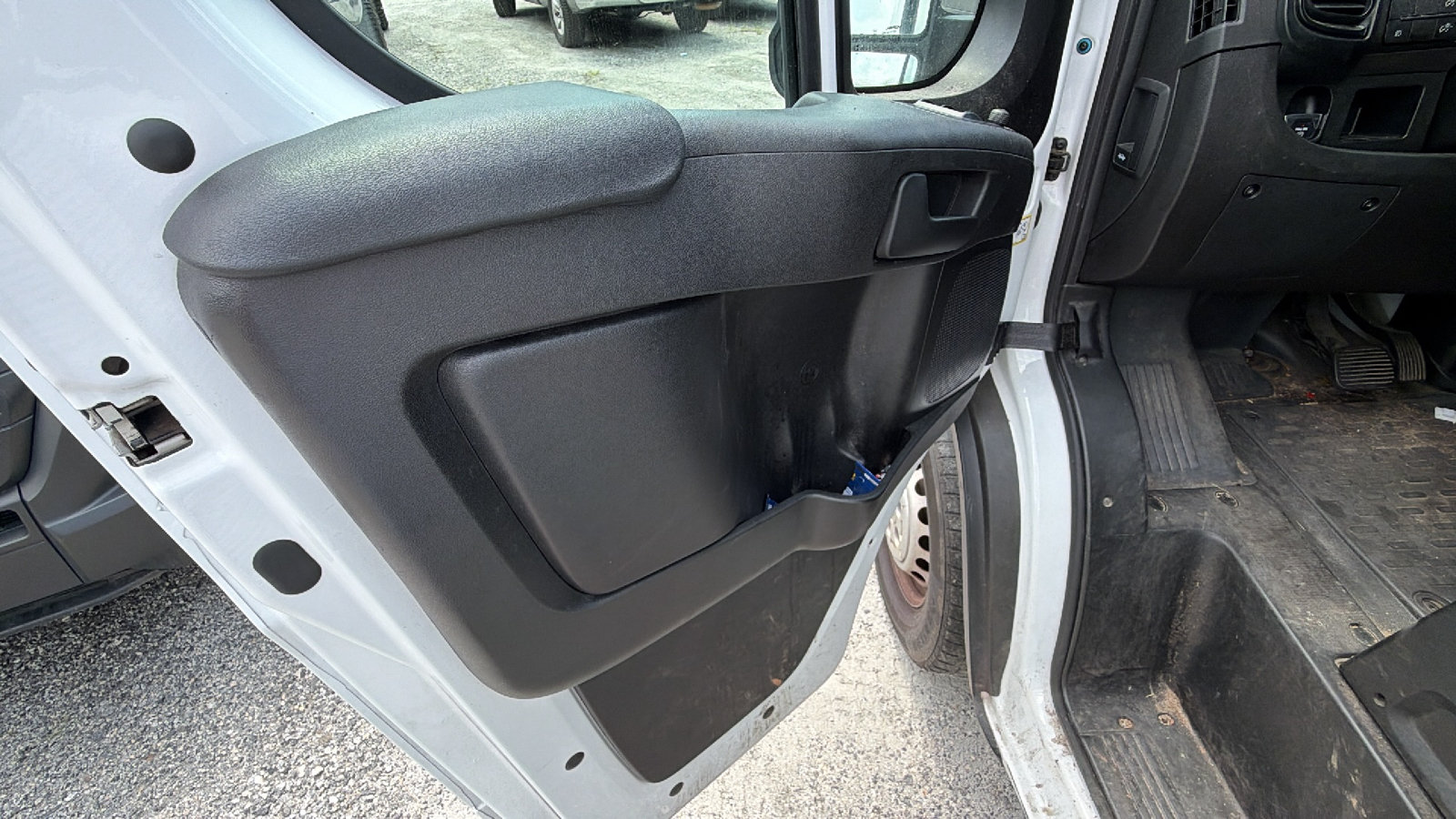 Used 2024 RAM ProMaster 2500 w/ Convenience Group FWD image 15