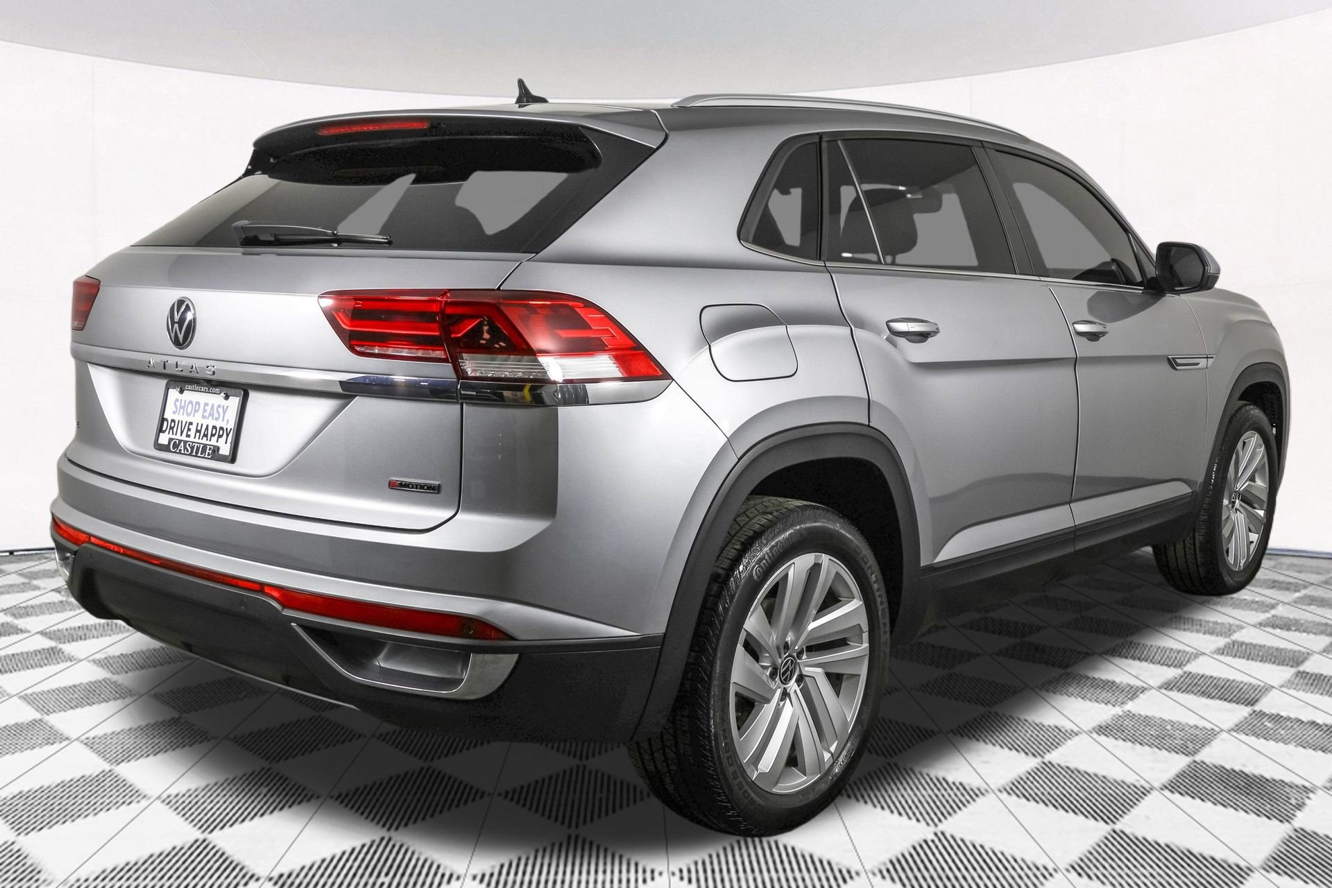 Used 2020 Volkswagen Atlas Cross Sport SE w/ Panoramic Sunroof Package image 14