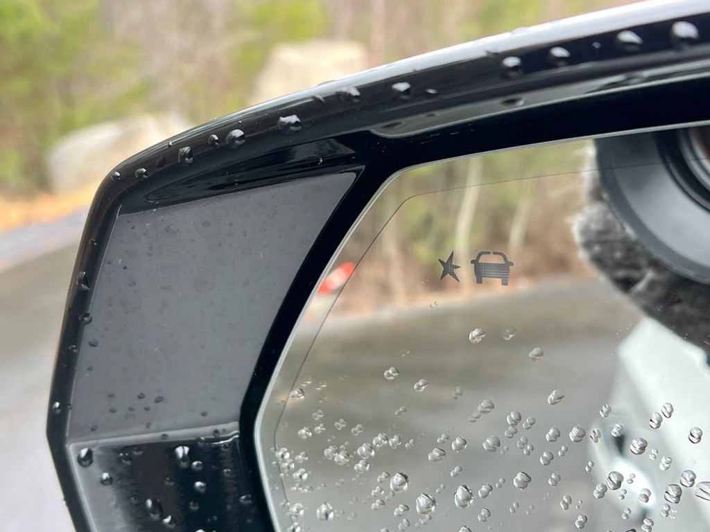 Used 2023 GMC Yukon XL SLT w/ SLT Premium Package image 29