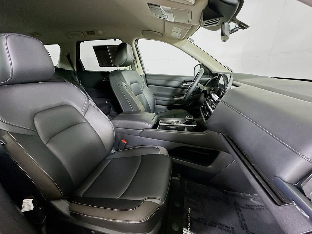 Used 2024 Nissan Pathfinder SL image 12