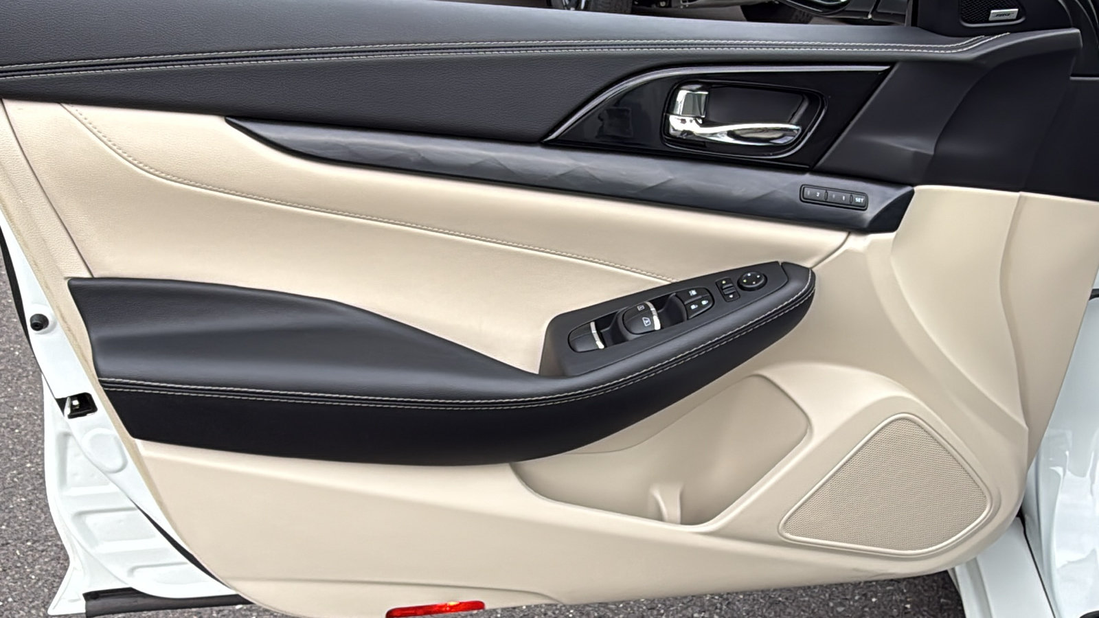 Certified 2021 Nissan Maxima Platinum w/ Sport Mat Group FWD image 6