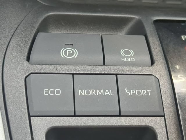 Used 2020 Toyota RAV4 XLE Premium FWD image 26
