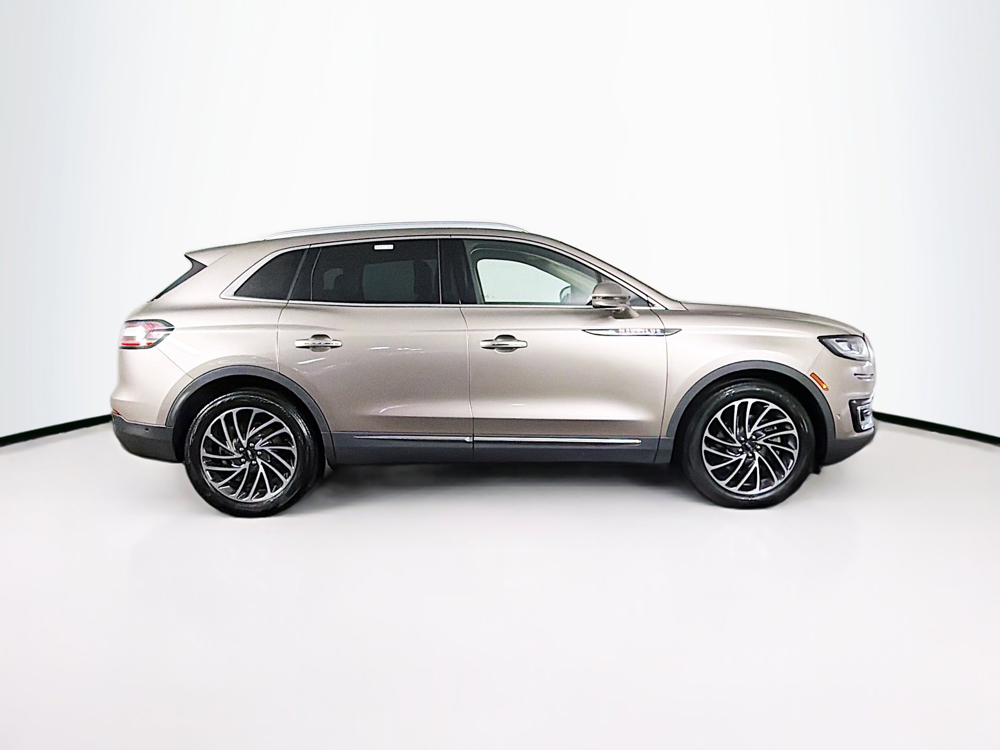 Used 2020 Lincoln Nautilus Reserve w/ Equipment Group 201A image 9