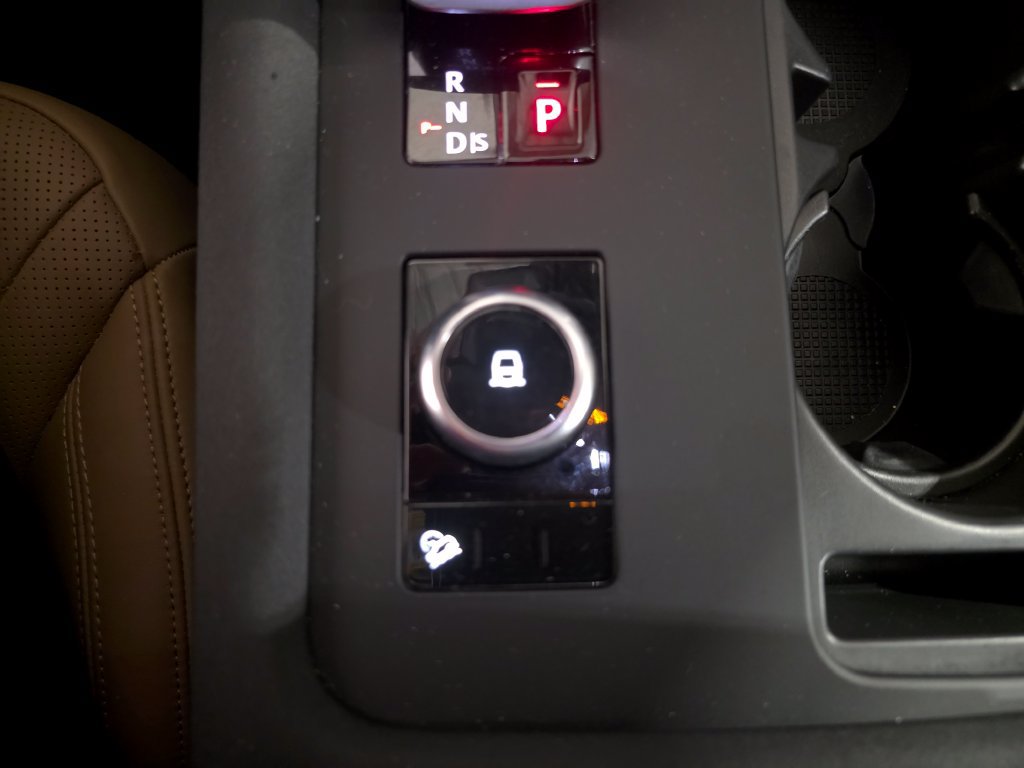 Certified 2025 Land Rover Discovery Dynamic SE AWD/4WD image 26