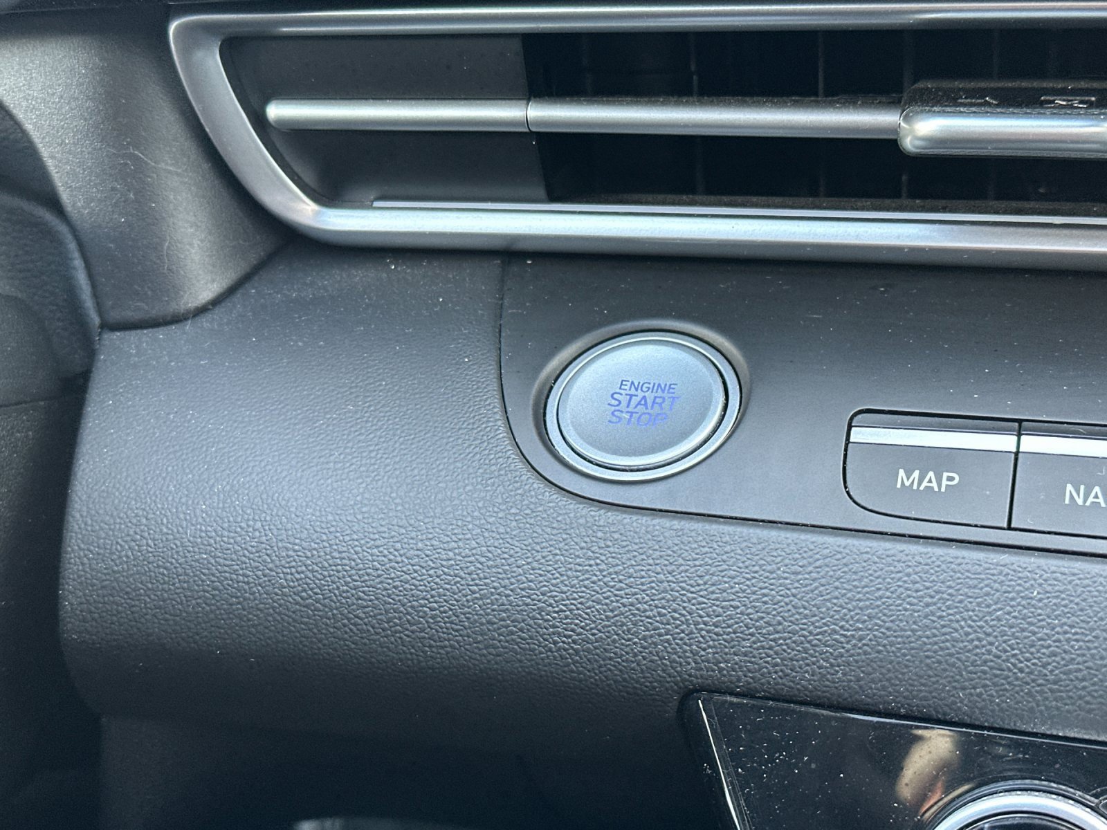 Used 2023 Hyundai Elantra Limited w/ Winter Weather Package image 22