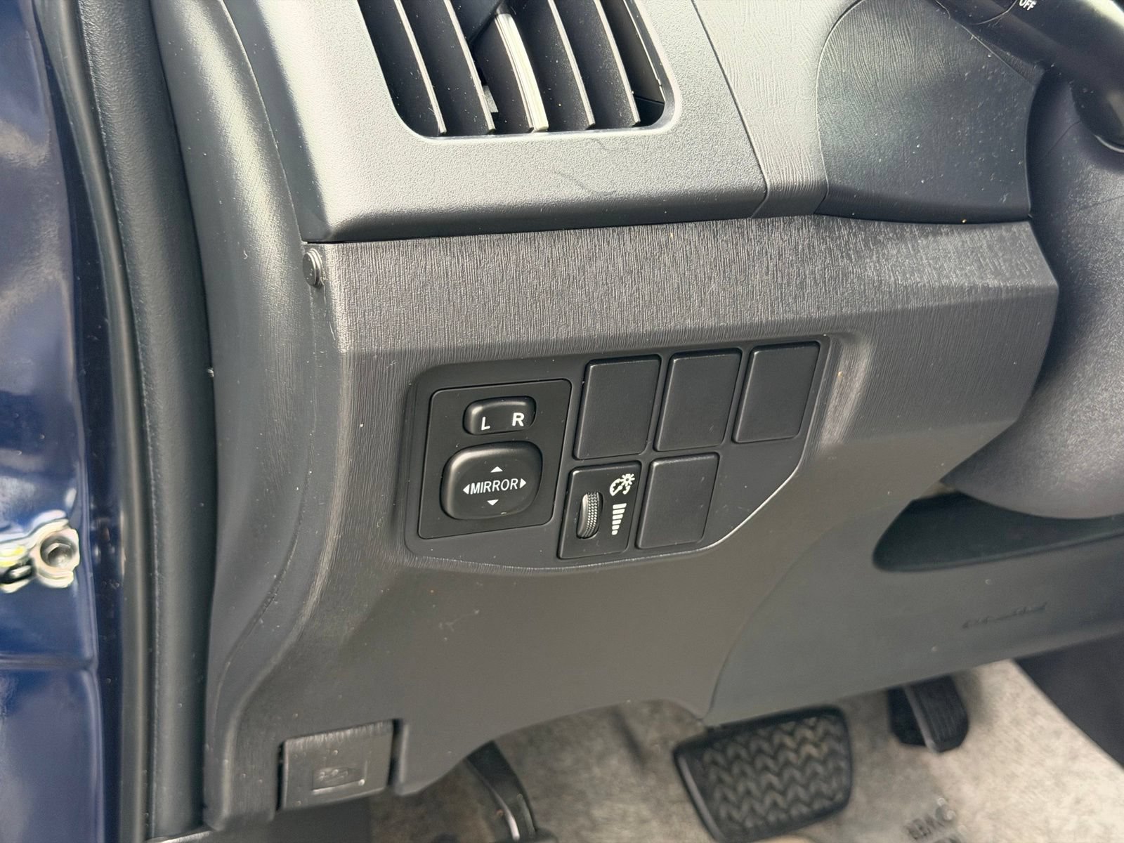 Used 2014 Toyota Prius Two FWD image 12