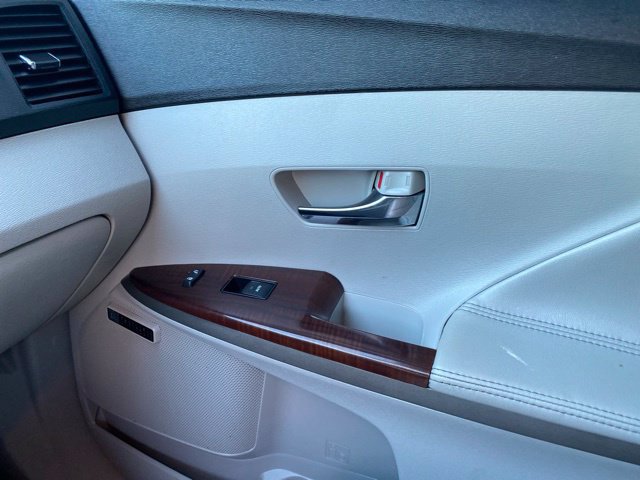 Used 2011 Toyota Venza AWD w/ Premium Pkg #2 image 17